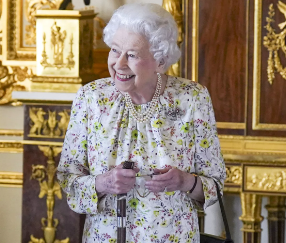 Moda celebra os 100 anos da rainha Elizabeth II com estilo e tradição Rainha Elizabeth II: ícone fashion, mesmo sem querer (Foto: Getty Images/VEJA.com)