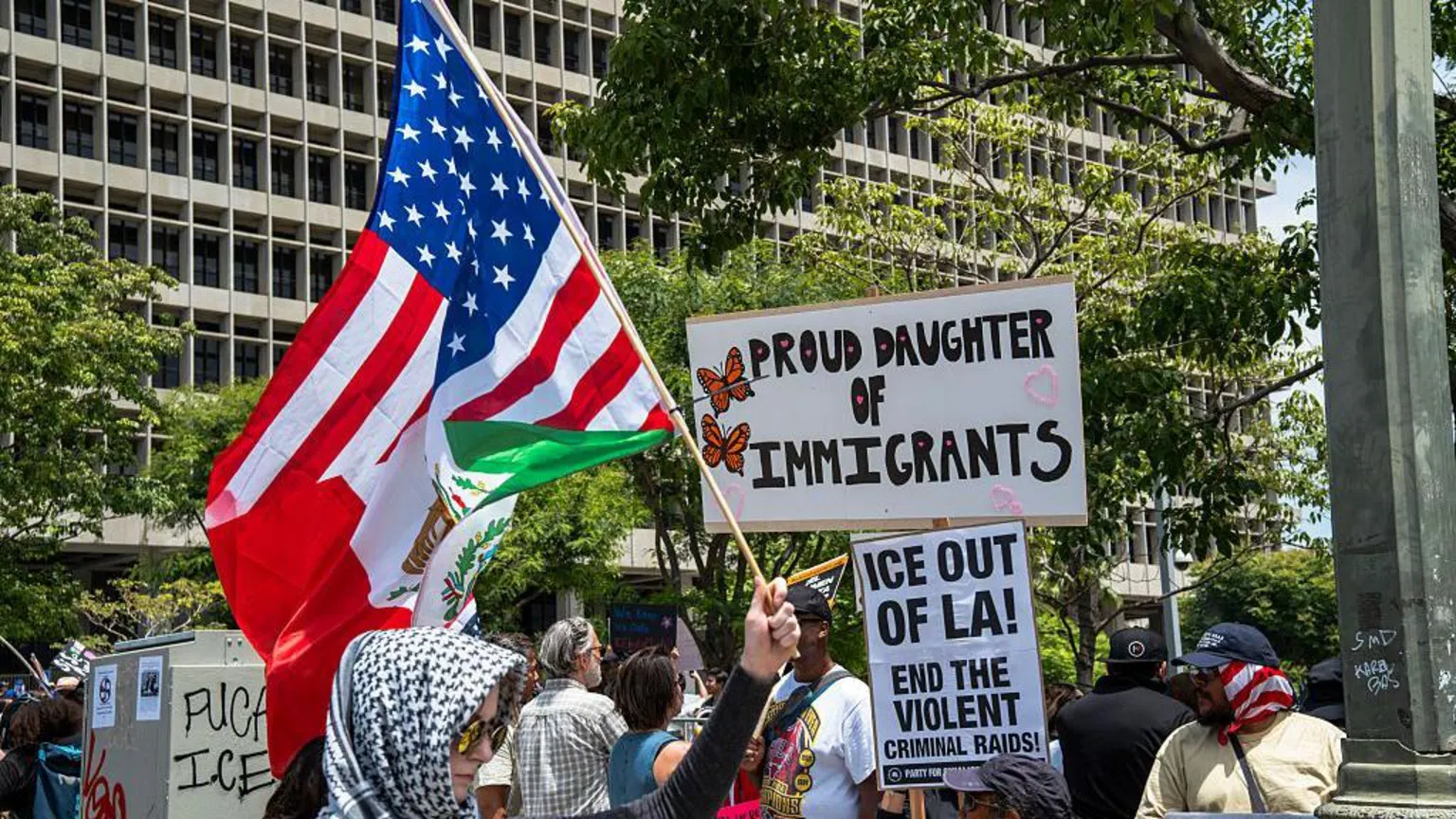 Crackdown em imigrantes ameaça oferta essencial de trabalhadores nos EUA Trump reconheceu a interrupção que suas políticas estão causando em setores-chave, como a agricultura. (Foto: AFP/Getty)