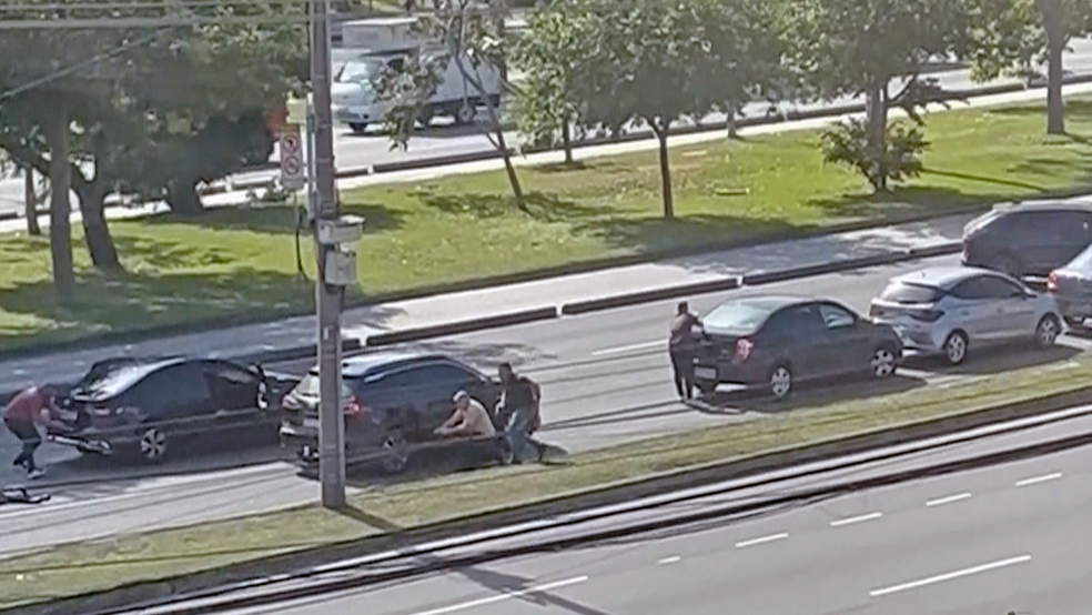 Tiroteio na Barra da Tijuca (Foto: Reprodução/TV Globo)