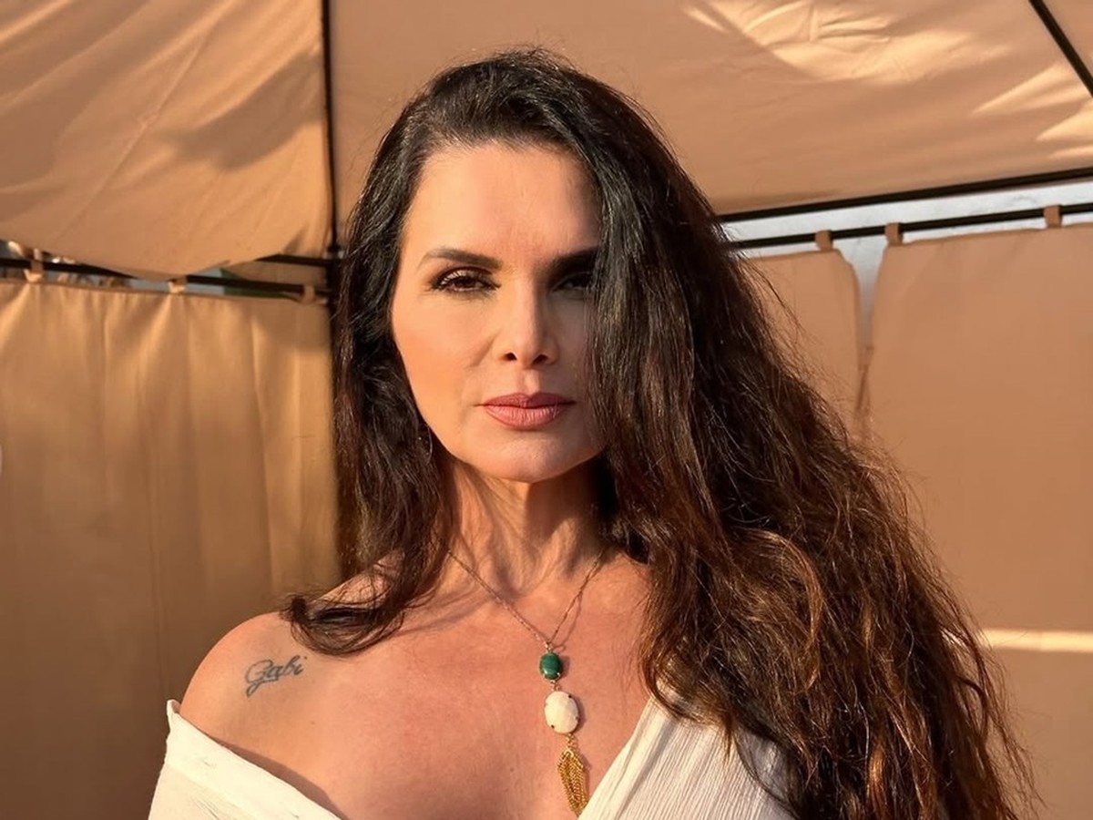 Luiza Ambiel compartilha vídeo ousado com fã em carro durante gravação Luiza Ambiel, 53, surpreendeu seus seguidores ao revelar que gravou um vídeo de sexo com um fã dentro de um carro, em Curitiba, capital do Paraná (Foto: Reprodução/Instagram)