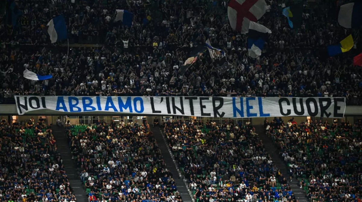 Torcedores do Inter de Milão e do AC Milan foram condenados à prisão por crimes de crime organizado na terça-feira (Foto: Piero Ccrucciatti/AFP)