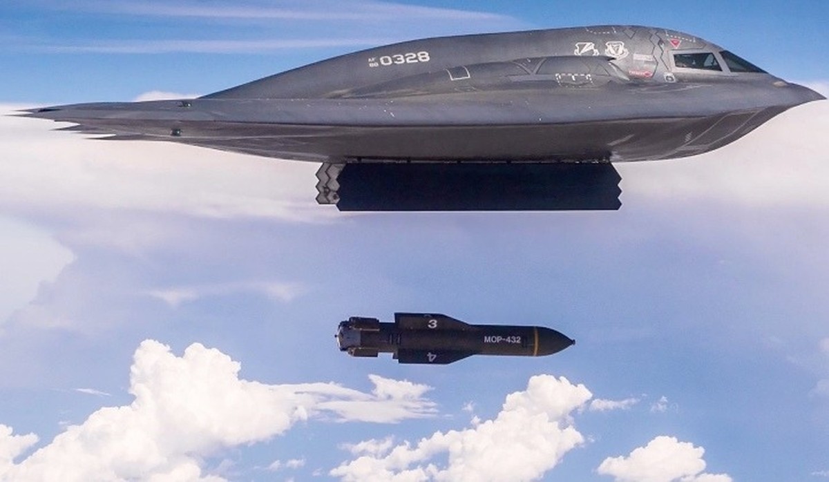 EUA desenvolvem bomba de 14 toneladas capaz de atingir laboratórios nucleares do Irã GBU-57/B Massive Ordnance Penetrator (MOP) dos EUA — Foto: Força Aérea dos EUA