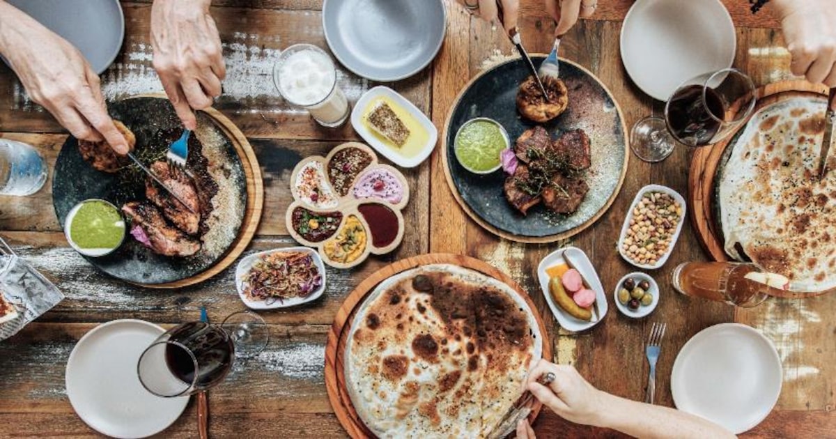 Descubra quatro imperdíveis restaurantes turcos em São Paulo para visitar Banquete turco do Kebab Salonu (Foto: Kebab Salonu/Divulgação)