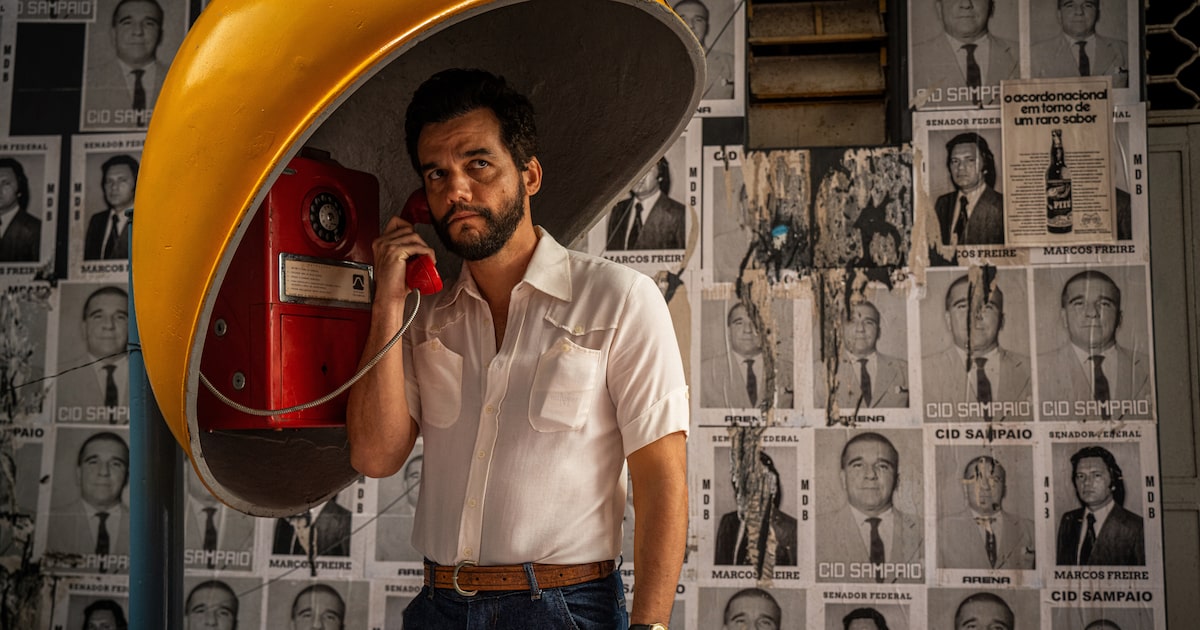 Wagner Moura e 'O Agente Secreto' são indicados ao Oscar 2024 'O Agente Secreto' é um thriller ambientado no Brasil de 1977. Na trama, Marcelo (Wagner Moura) é um especialista em tecnologia que foge de um passado misterioso e volta ao Recife em busca de paz. (Foto: Victor Jucá)