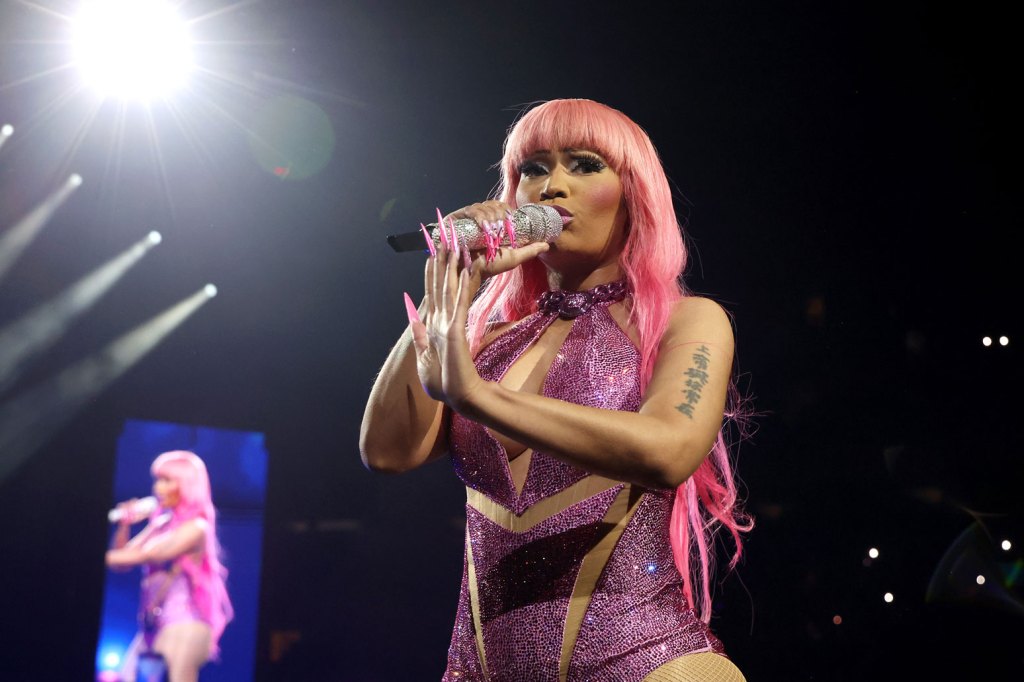 Nicki Minaj critica letras de músicas e envolve Drake e Beyoncé em polêmica com SZA Nicki Minaj continuou a provocar SZA com novas alegações sobre seu trabalho com Drake e Beyoncé em meio à rivalidade entre as duas mulheres. (Foto: Reprodução)