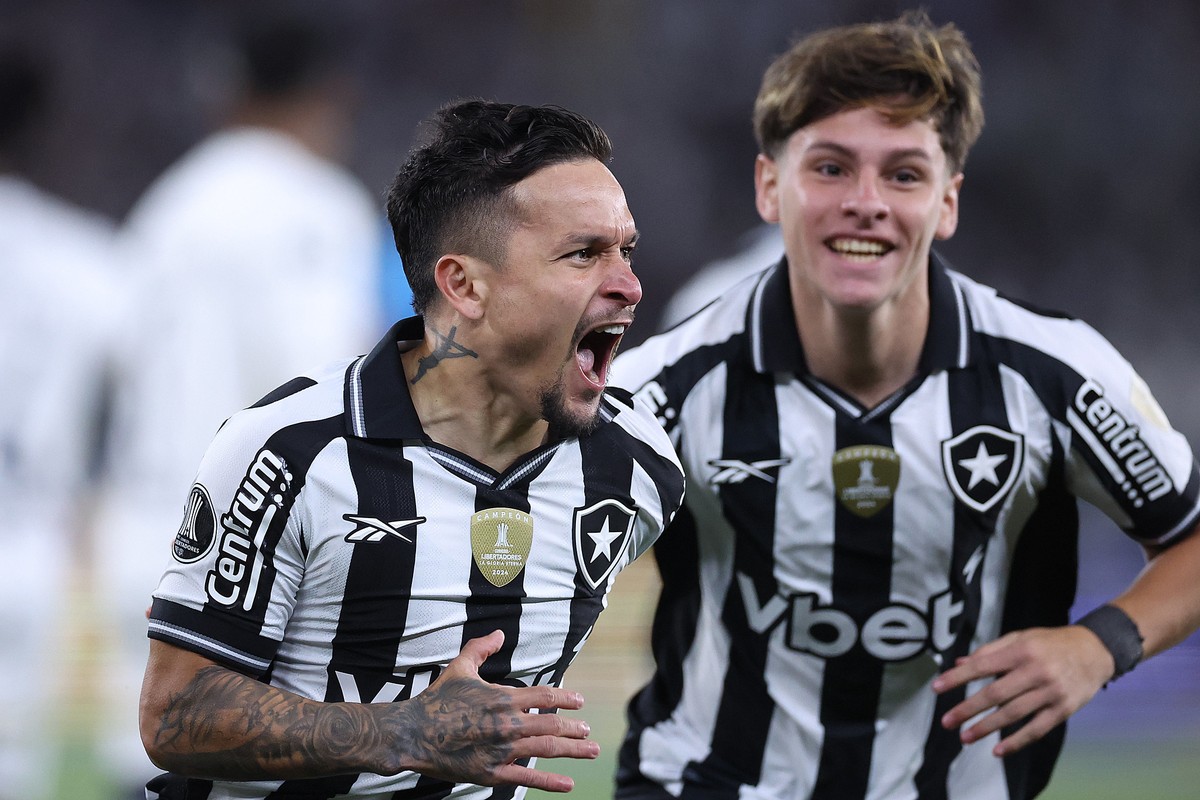 Artur abriu o placar para o Botafogo (Foto: Vitor Silva/Botafogo)