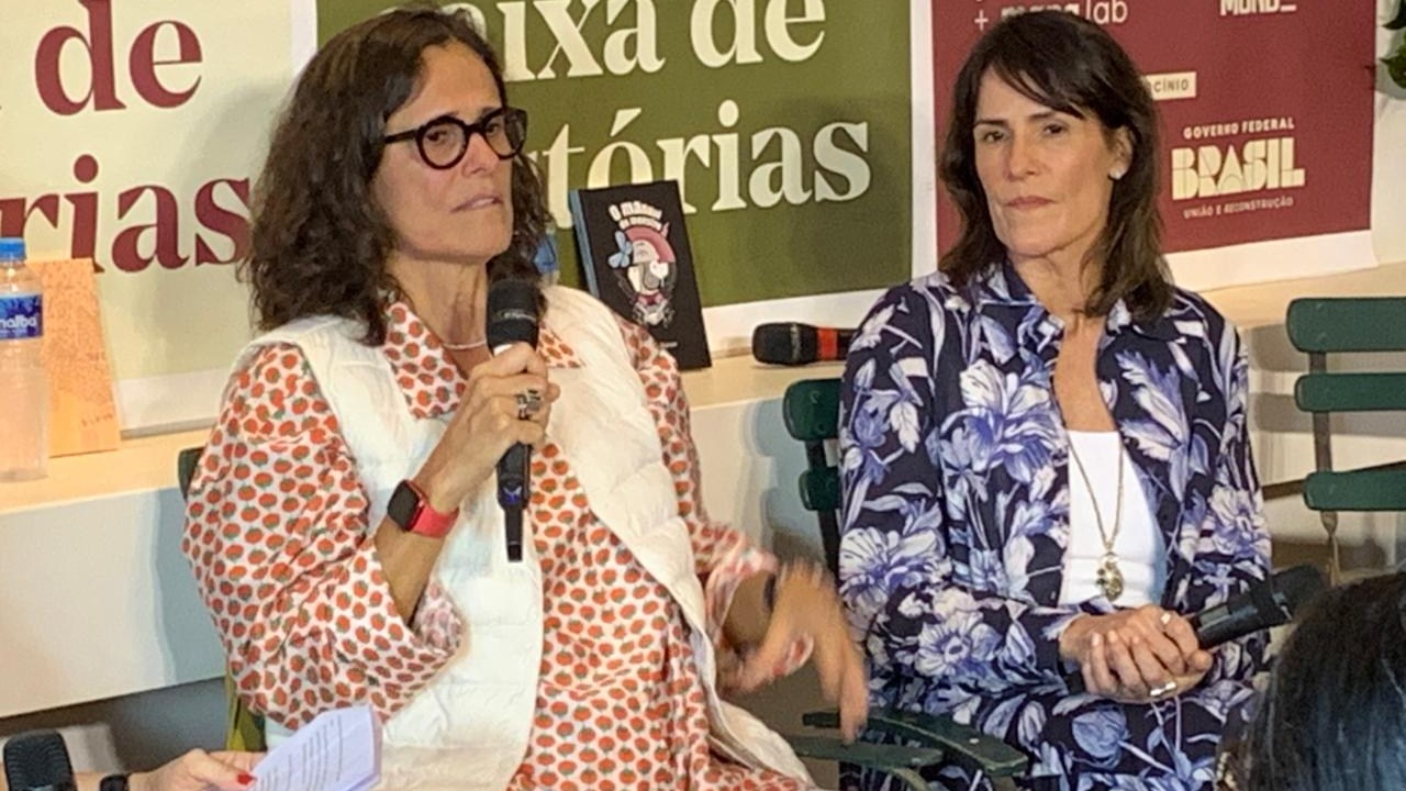Zélia Duncan reflete sobre repressão em sua geração e busca liberdade artística Zélia e Helena Duncan (Foto: Valmir Moratelli/VEJA)