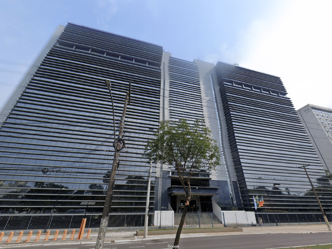Juíza demitida por copiar decisões judiciais em mais de 2 mil processos no RS Tribunal de Justiça do Rio Grande do Sul (Foto: Reprodução/Google Street View)