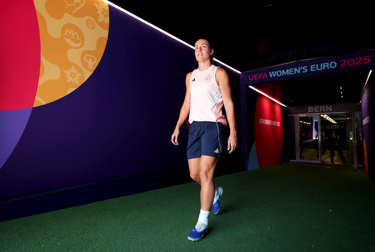 Alexia Putellas se prepara para a Eurocopa decisiva de sua carreira Alexia Putellas sai para o treinamento antes do jogo da Eurocopa Feminina contra Portugal. (Foto: Fran Santiago - UEFA via Getty Images)