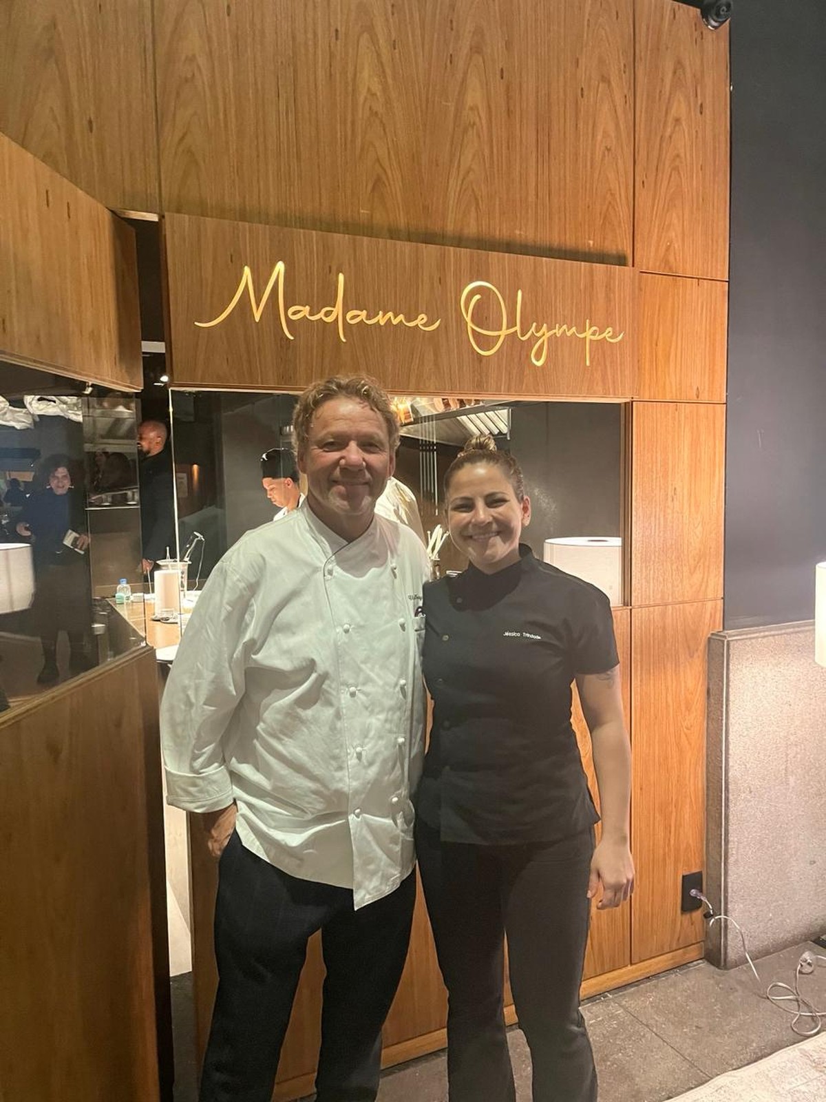 Claude Troisgros e a sous chef Jessica Trindade (Foto: Luciana Fróes)