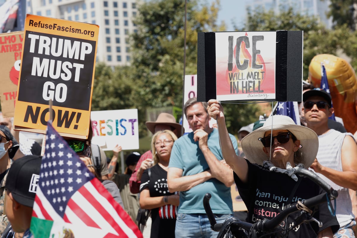 Protestos contra as políticas do presidente Donald Trump na sexta-feira, 4 de julho de 2025, em Los Angeles. (Foto: Associated Press/LaPresse)