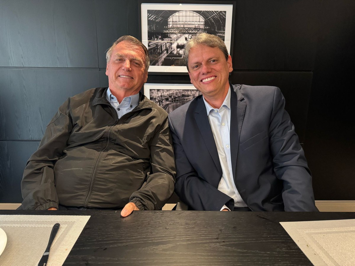 Jair Bolsonaro e Tarcísio de Freitas em almoço em Brasília (Foto: Reprodução)