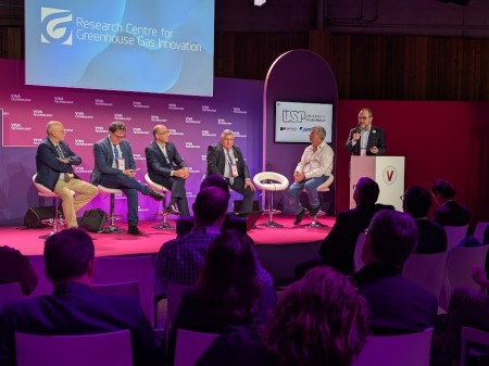 Inovações científicas impulsionam o desenvolvimento de um futuro sustentável Vanderlei Bagnato, Marcelo Zuffo, Fabio Cozman, Carlos Labate, Paulo Artaxo e Julio Meneghini (Foto: Heitor Shimizu/Agência FAPESP)