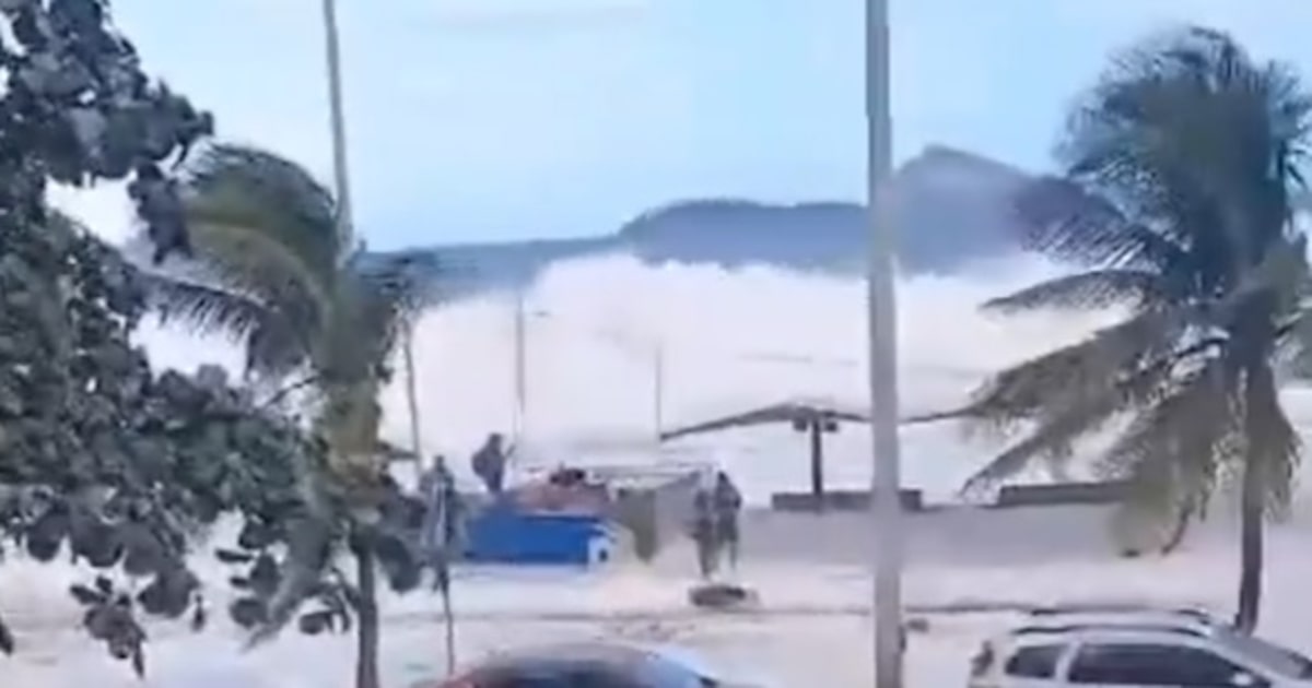 Água do mar invade ruas e provoca interdições em São Paulo e no Rio de Janeiro Ondas de 3,5 metros invadem avenida no Leblon. (Foto: Reprodução/X/@descarrilhagab)