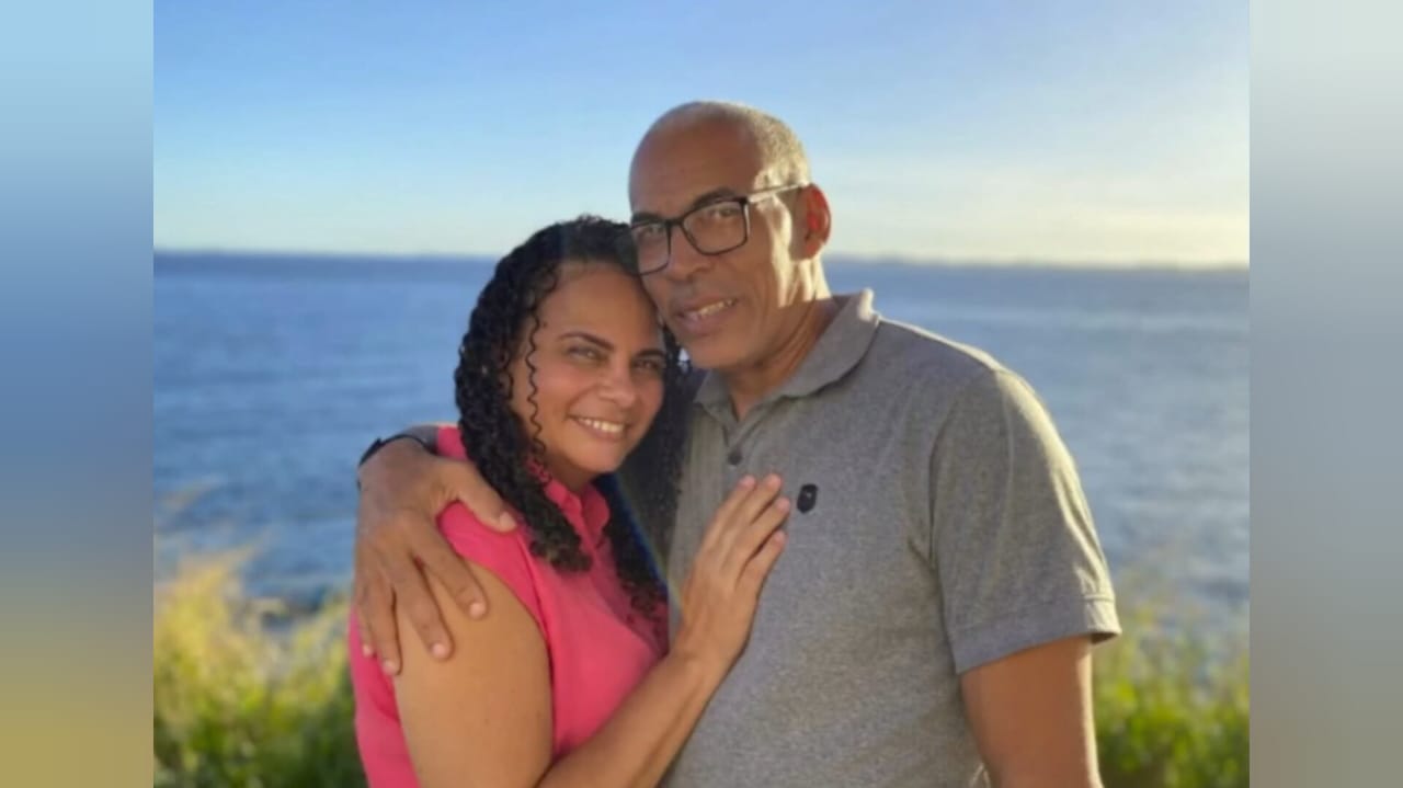 Pastora é atingida por tiros de traficantes na Bahia após marido mostrar Bíblia Carine Carvalho foi atingida por um tiro na cabeça. (Foto: Reprodução/TV Bahia)