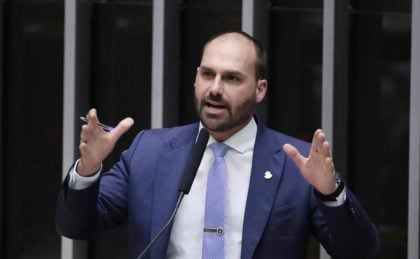 Eduardo Bolsonaro critica comitiva de senadores em visita aos Estados Unidos Deputado federal Eduardo Bolsonaro. (Foto: Zeca Ribeiro/Câmara dos Deputados)