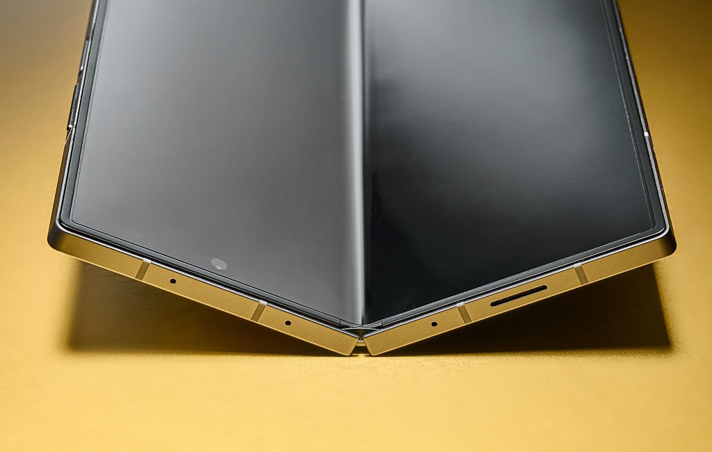 Apple revela detalhes do iPhone Fold e confirma lançamento de dispositivo dobrável Na semana passada, Kuo revelou que o iPhone Fold poderia usar tela fornecida pela Samsung Display; informação ainda não foi confirmada (Foto: Future Publishing/Getty Images)