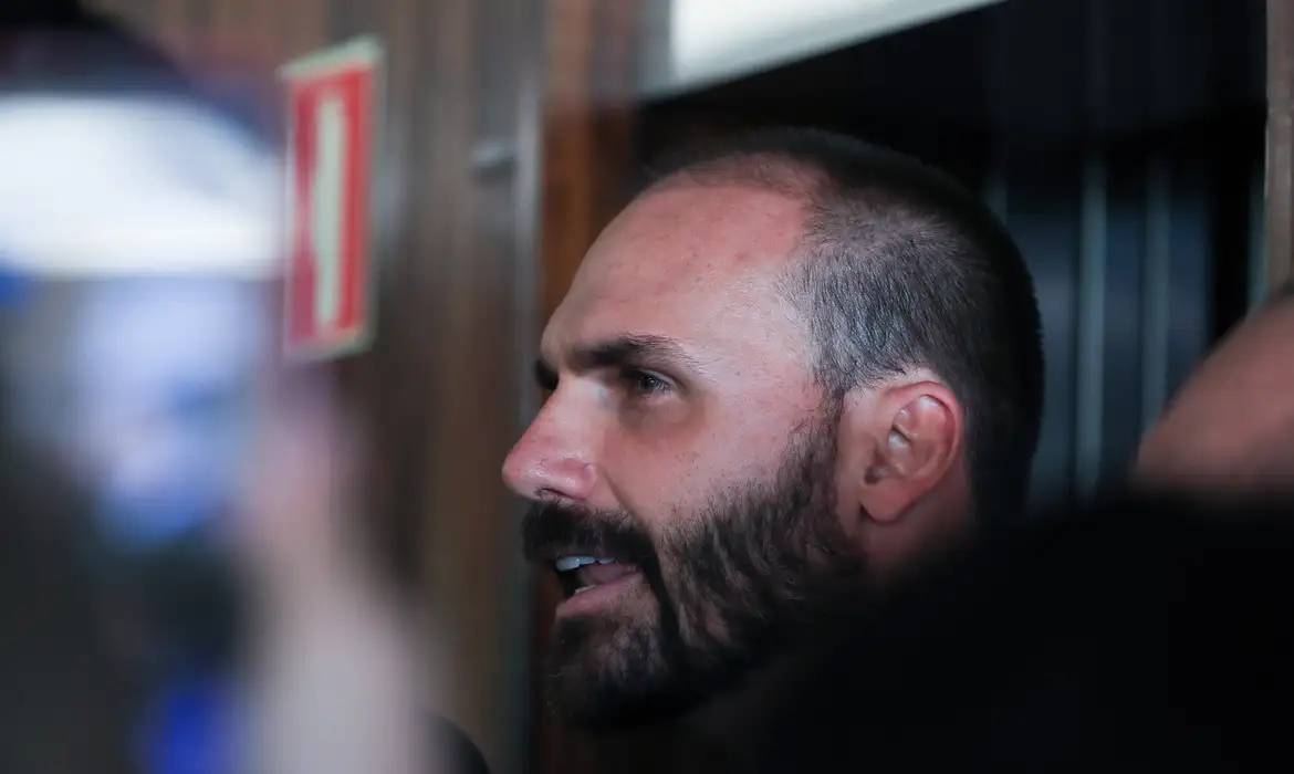 Eduardo Bolsonaro decide não retornar ao Brasil e planeja ação contra Moraes Foto: Lula Marques/ Agência Brasil