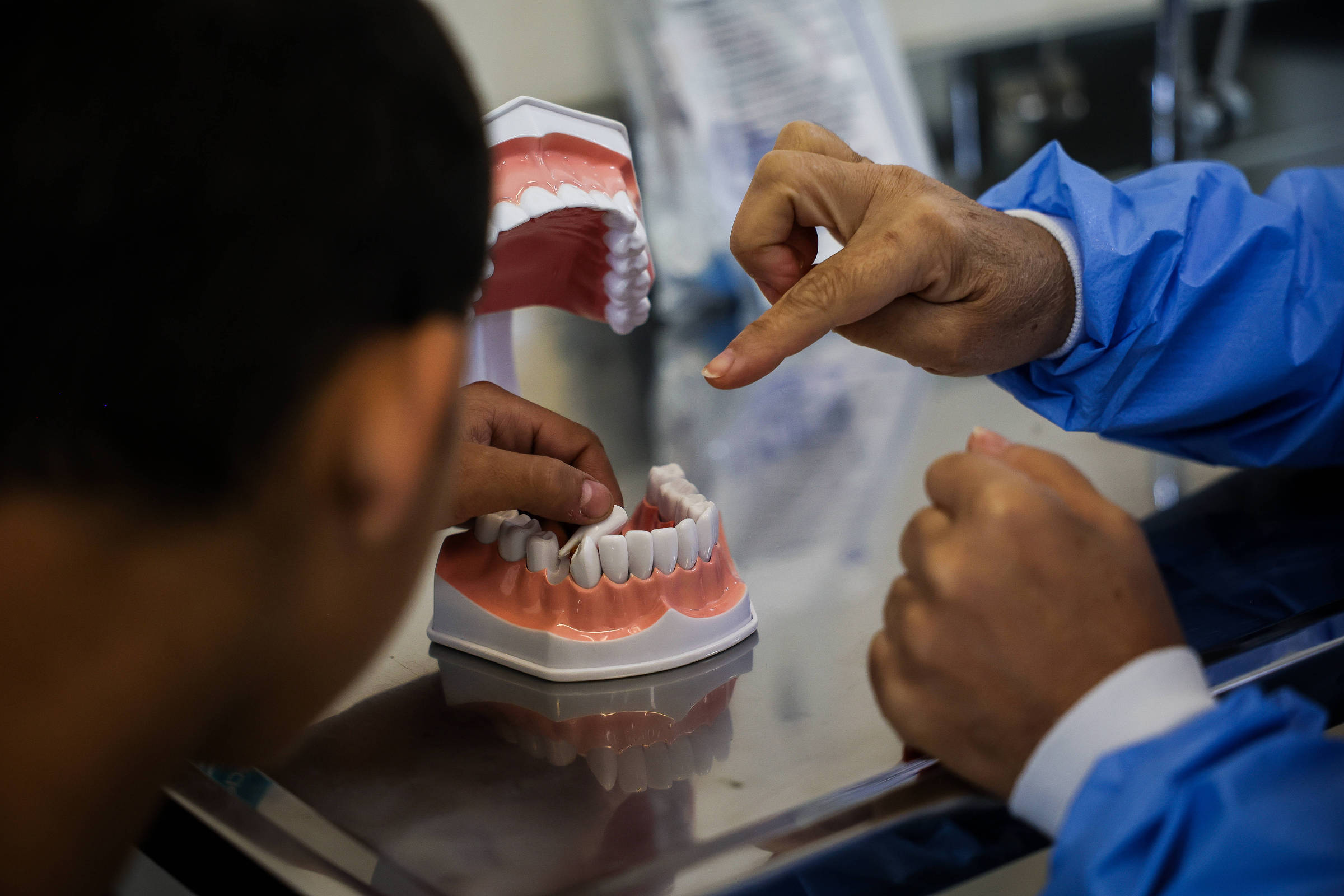 Conselho de odontologia denuncia prática de 'odontologia biológica' na AGU CFO apresenta denúncia contra prática que defende tratamentos sem comprovação científica (Foto: Zanone Fraissat - 5.Jul.23/Folhapress)