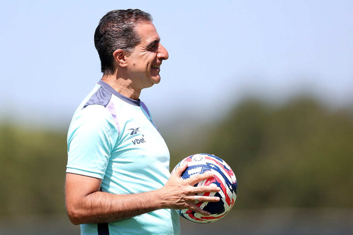 Botafogo pode mudar time titular contra Atlético de Madrid por desgaste físico Renato Paiva pode promover mudanças no time titular do alvinegro (Foto: Vítor Silva)