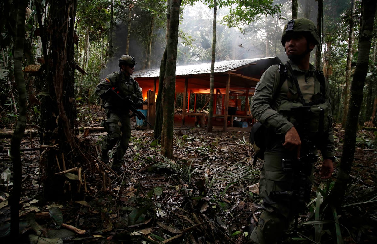 Militares em um operativo em Calamar, estado de Guaviare, em 2016. (Foto: Fernando Vergara/AP)