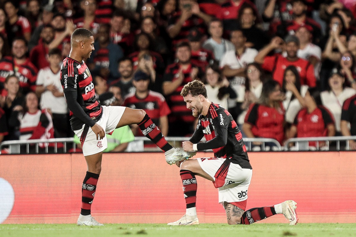Com assistência de Samuel Lino, Léo Pereira, do Flamengo, abriu o placar contra o Mirassol (Foto: GILVAN DE SOUZA/FLAMENGO)