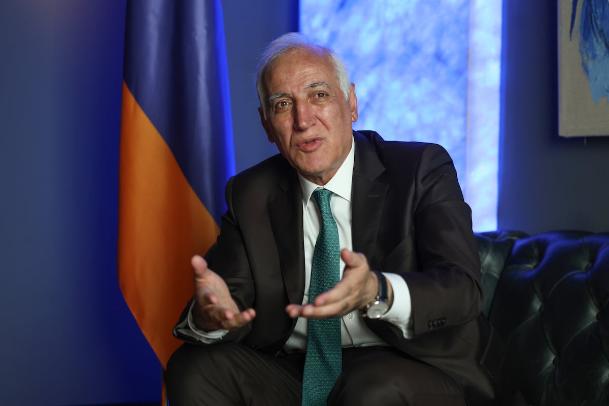 O presidente da Armênia, Vahagn Jachaturián, durante a entrevista. (Foto: Alejandro Ruesga)