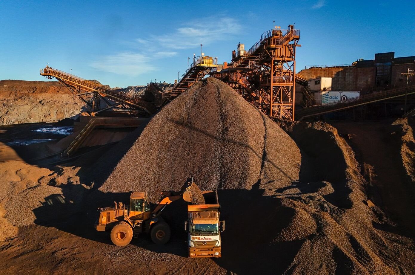 Setor mineral brasileiro contribui diretamente para diferentes setores da economia dos Estados Unidos, como a indústria aeronáutica e bélica (Foto: Cedro Participações/Divulgação)