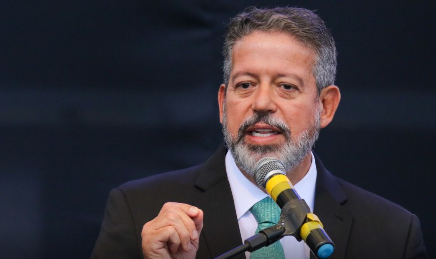 Lira sugere novo projeto para isenção de IR focado na CSLL Arthur Lira (PP-AL), ex-presidente da Câmara dos Deputados (Foto: Fabio Rodrigues-Pozzebom/Agência Brasil)
