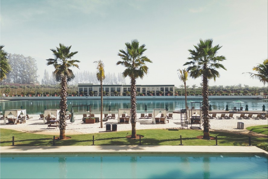 Hotel de luxo em SP oferece aulas de surfe em piscina de ondas por R$ 2 mil a hora Foto: Reprodução