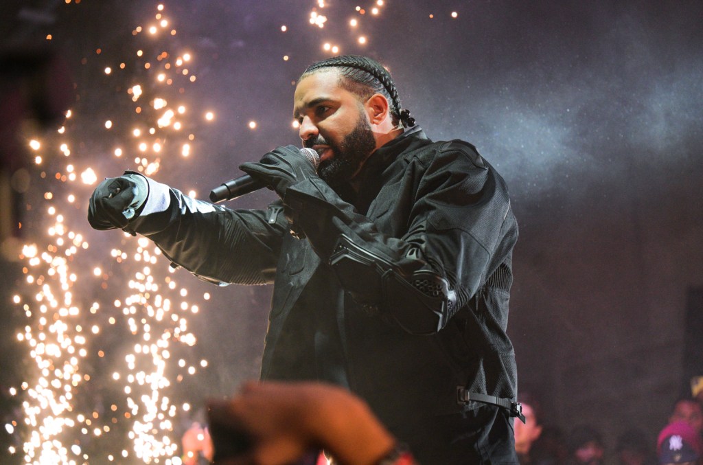 Drake retorna e promete agitar o hip-hop neste verão com novos lançamentos Drake poderia ajudar a trazer o calor de volta ao hip-hop neste verão? (Foto: Reprodução)