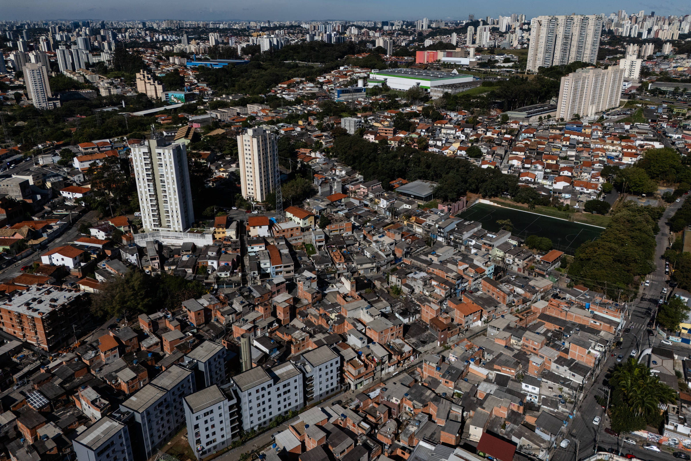 Custo elevado do crédito impede crescimento do mercado imobiliário, revela pesquisa Bairro do Rio Pequeno, na zona oeste de São Paulo (Foto: Rafaela Araújo/Folhapress)