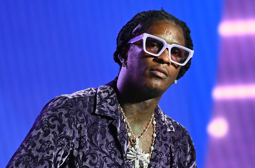 Young Thug aconselha rappers a se afastarem do crime e seguirem a música gospel Young Thug continua a ter um problema com rappers que cooperam com a lei. (Foto: Reprodução)