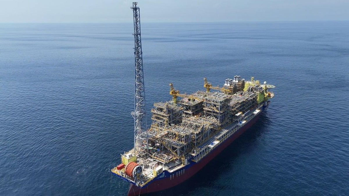 Plataforma Maria Quitéria, do tipo FPSO (sistema flutuante de produção, armazenamento e transferência de petróleo, da sigla em inglês) e está equipada com tecnologias para redução de emissões com mais eficiência operacional combinada à redução em cerca de 24% de emissões operacionais de gases de efeito estufa (Foto: Agência Petrobras)