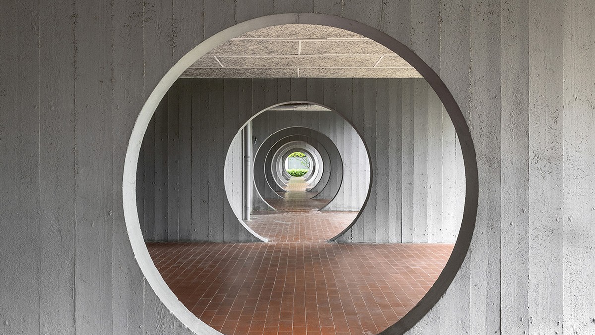 Exposição inédita no Brasil destaca a arquitetura brutalista inspirada em filme indicado ao Oscar Edificio residenziale Sarzana, em fotografia de Roberto Conte, exposta em mostra no Rio de Janeiro (Foto: Divulgação/Roberto Conte)
