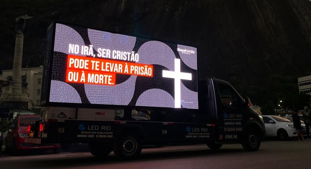 A StandWithUs fez uma série de ações pelo Rio denunciando o regime islâmico iraniano. (Foto: Instagram/StandWithUs Brasil)