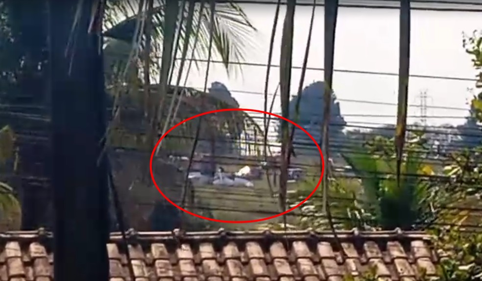 Avião com quatro pessoas a bordo cai no interior de São Paulo Avião com quatro pessoas a bordo cai no interior de São Paulo