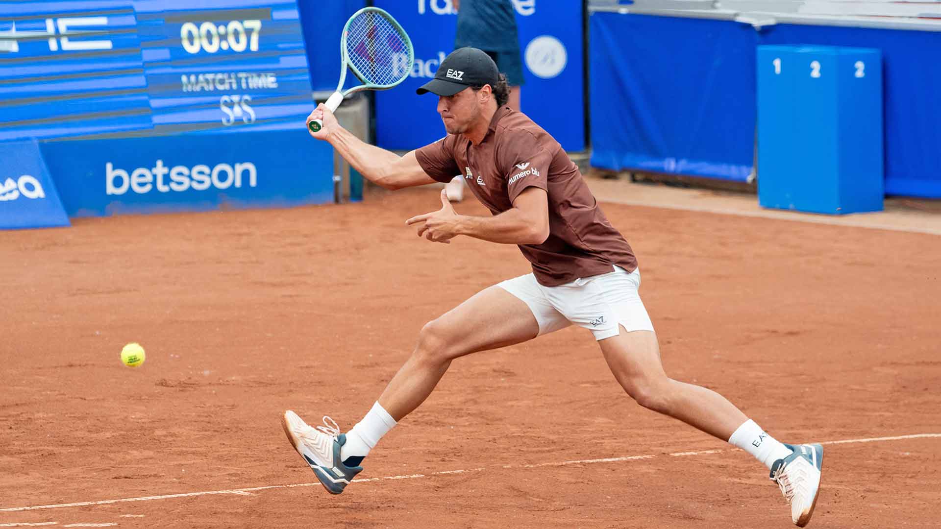 Darderi supera desafio e avança na estreia do torneio em Bastad Foto: Reprodução