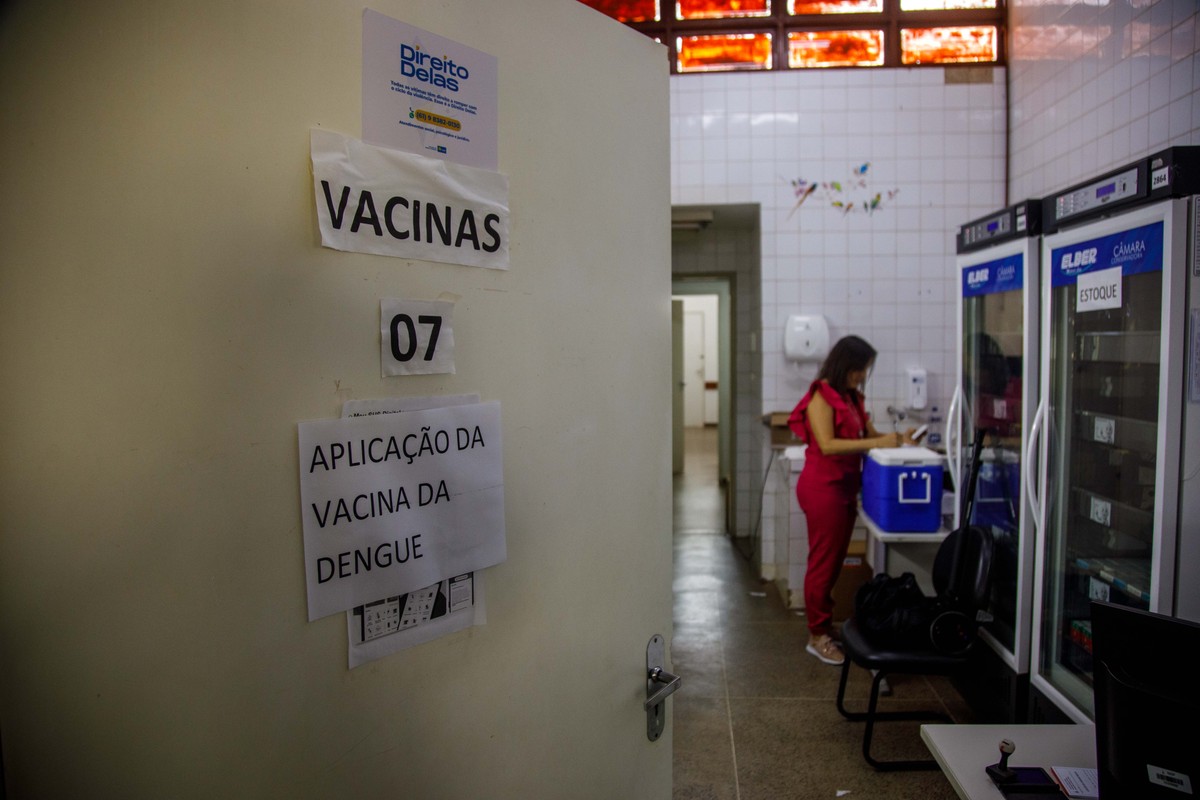 Vacinação contra a dengue em Brasília. (Foto: Brenno Carvalho / Agência O Globo)