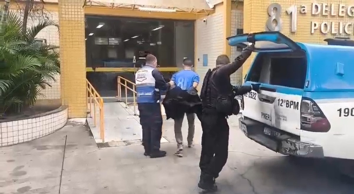 Roubos de rua e furtos de celular aumentam drasticamente em Niterói Agentes do Segurança Presente de Niterói prenderam homem que roubou adolescente e foi identificado pelo Cisp (Foto: Divulgação)