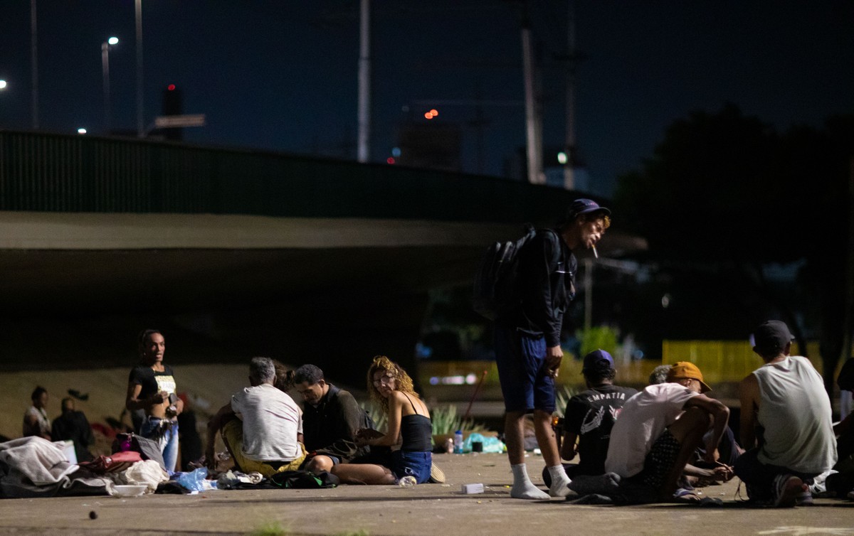 Novas aglomerações no Centro de SP após a dispersão da Cracolândia (Foto: Edilson Dantas / O Globo)