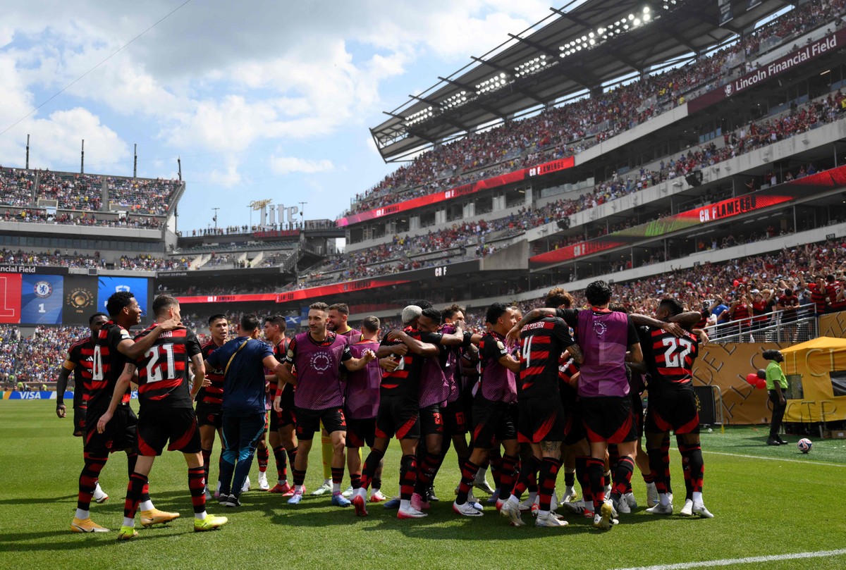 Flamengo avança às oitavas e se destaca como líder do grupo no Mundial Flamengo comemora vitória sobre o Chelsea no Mundial (Foto: David Ramos / GETTY IMAGES NORTH AMERICA / Getty Images via AFP)