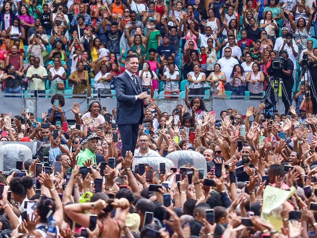 Profeta transforma 30 fiéis em 59 milhões de seguidores nas redes sociais O bispo Bruno Leonardo é considerado um fenômeno de público tanto em eventos ao vivo quanto no YouTube, onde tem 59 milhões de inscritos (Foto: Reprodução/Redes Sociais)
