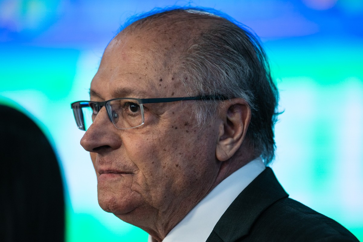 Descontos de até R$ 12 mil para carros elétricos são anunciados por Alckmin Vice-presidente Geraldo Alckmin: ele afirmou que descontos dos 'carros verdes' podem chegar a R$ 12 mil (Foto: Brenno Carvalho / Agência O Globo)