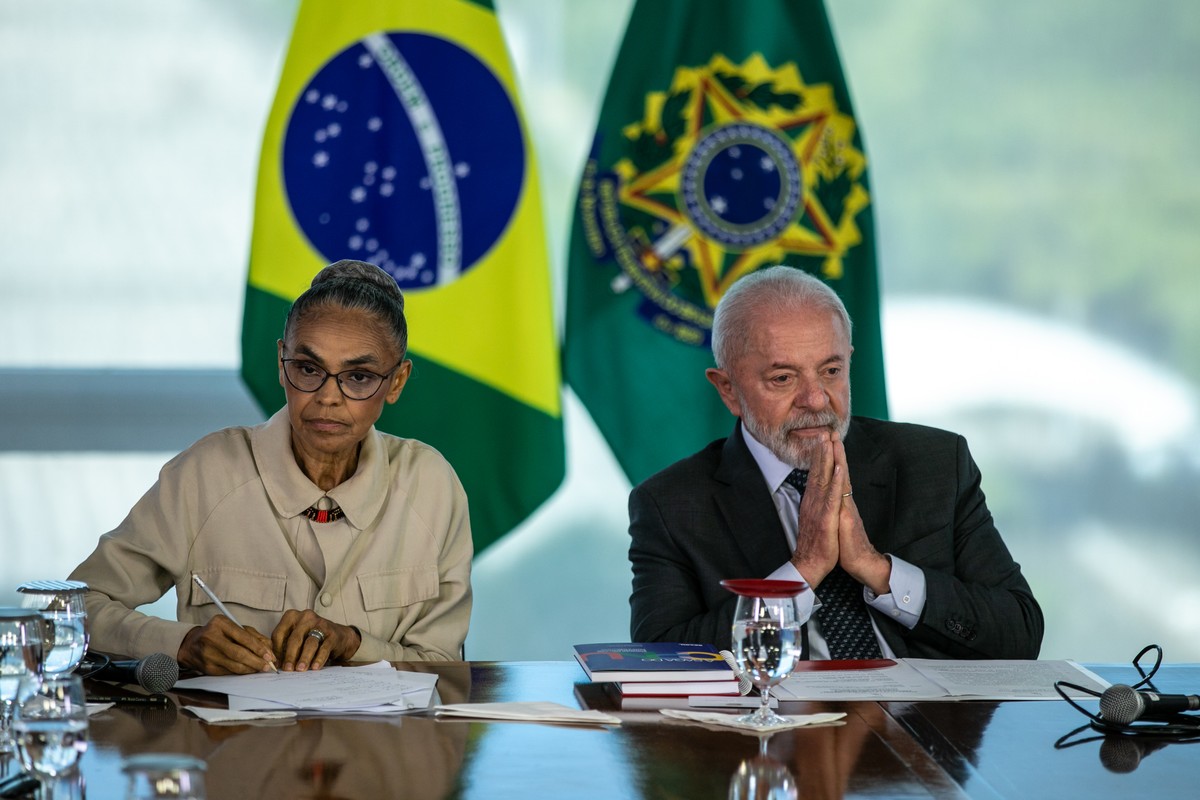 Planalto busca adiar decisões sobre licenciamento ambiental com Congresso Presidente Lula e Ministra do Meio Ambiente, Marina Silva, no Palácio do Planalto (Foto: Brenno Carvalho / Agência O Globo)