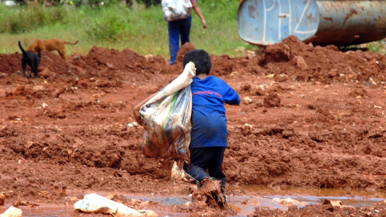 Sem horizonte No Brasil, trabalho infantil melhora: incidência ainda é vergonhosa (Foto: Marcello Casal Jr./Agência Brasil)