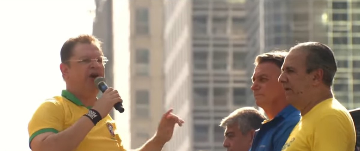 Zambelli celebra apoio do público após ato do PL na Avenida Paulista Sóstenes Cavalcanti em discurso durante ato na Paulista, ao lado de Jair Bolsonaro e Silas Malafaia (Foto: Reprodução/YouTube)