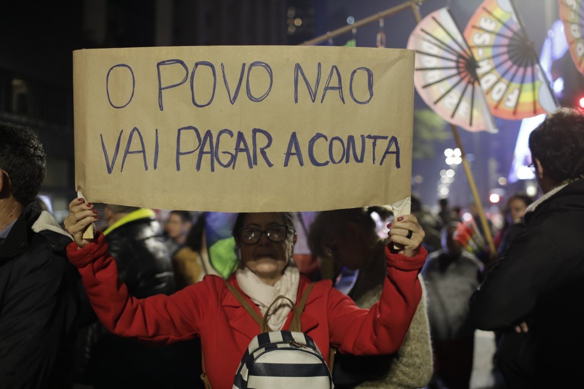 Organizações pedem emenda para considerar impacto racial e de gênero em taxa de super-ricos Protesto pela taxação dos super-ricos (Foto: Edilson Dantas / O Globo)