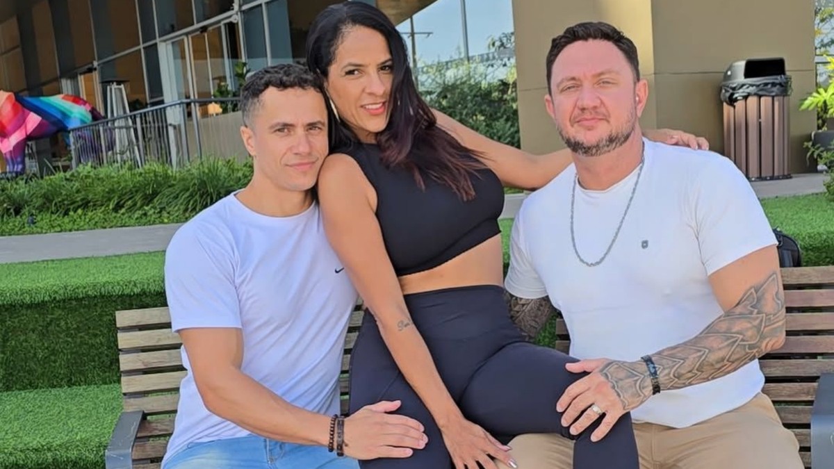 Influencer discute liderança feminina no poliamor e rejeita a submissão Influencer discute liderança feminina no poliamor e rejeita a submissão