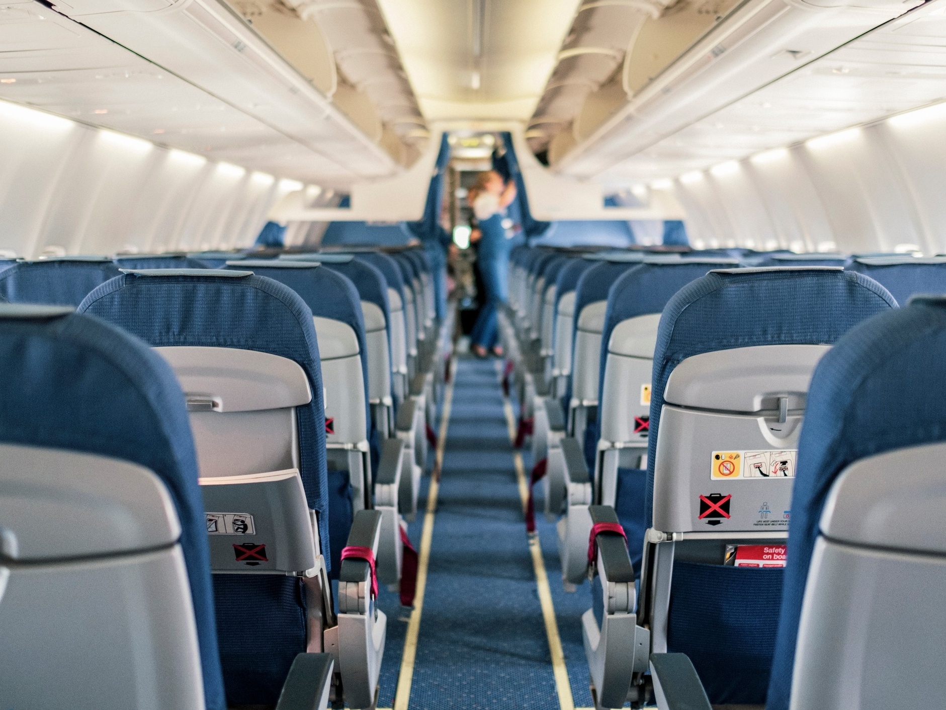 Assento mais seguro em avião é revelado por especialistas em segurança aérea Caso de homem que foi o único sobrevivente de queda de avião na Índia chamou a atenção para a posição do seu assento (Foto: iStock)